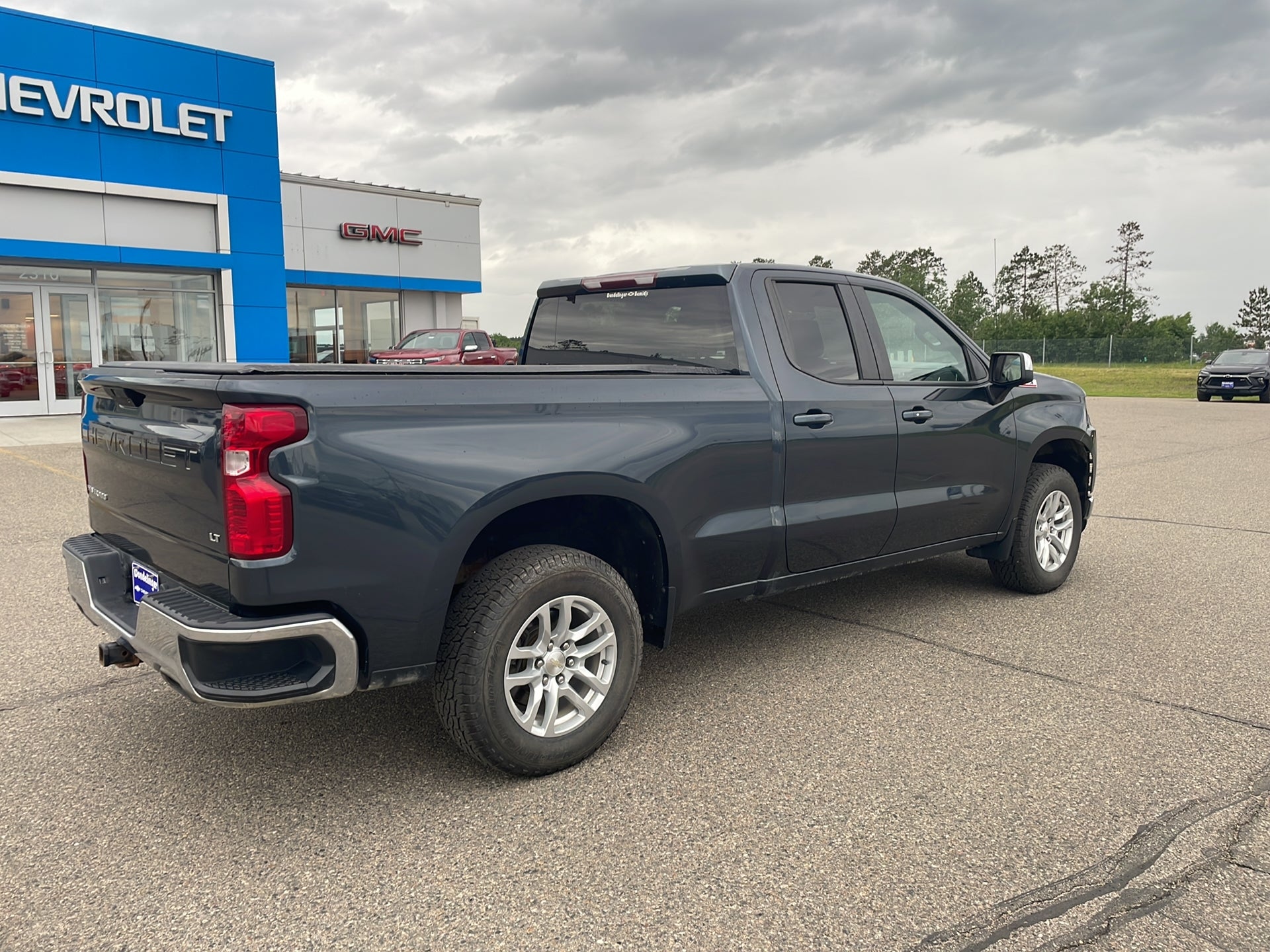 Used 2020 Chevrolet Silverado 1500 LT with VIN 1GCRYDED1LZ337716 for sale in Bemidji, Minnesota