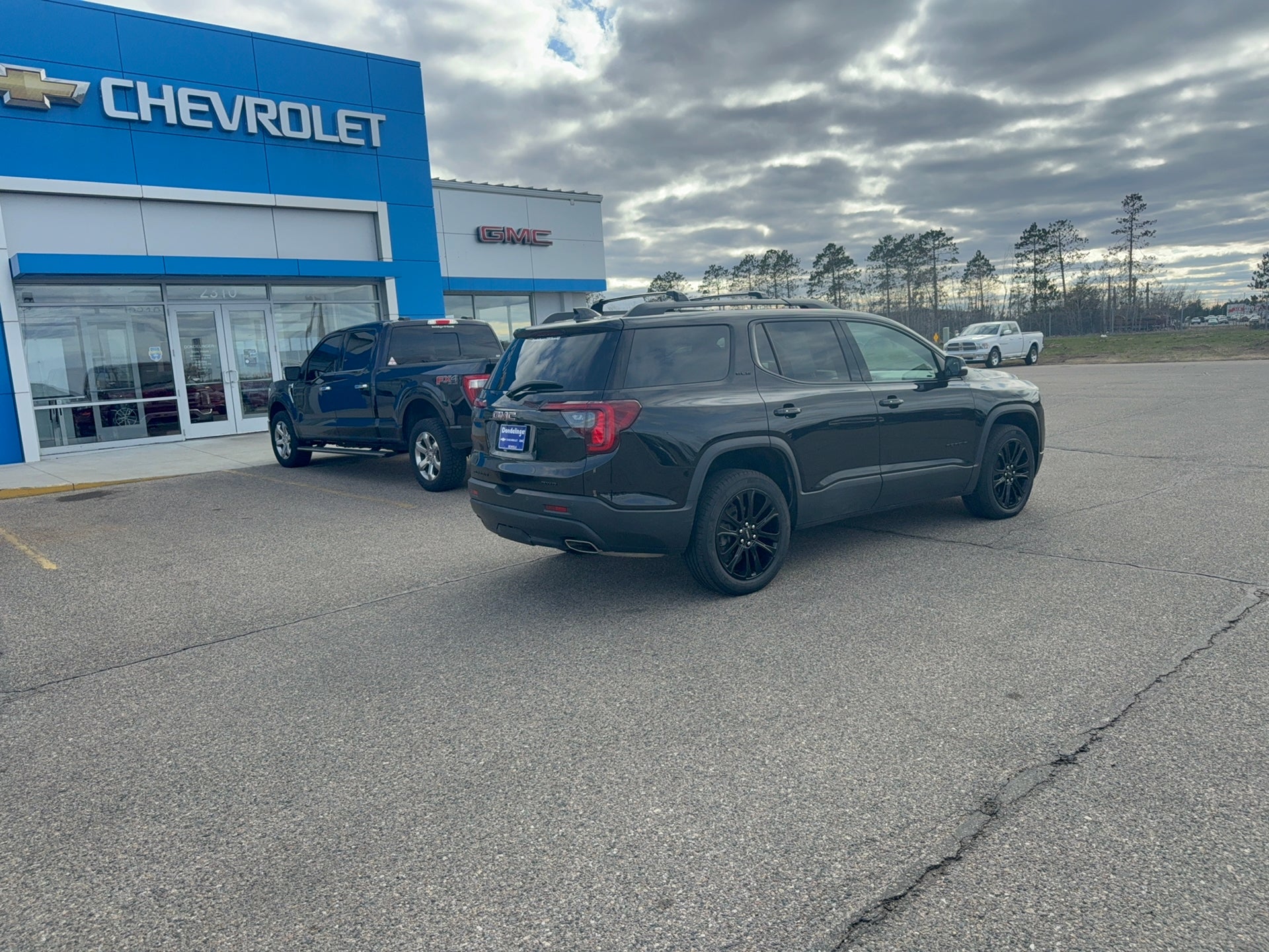 Used 2023 GMC Acadia SLE with VIN 1GKKNRLS1PZ155632 for sale in Bemidji, Minnesota