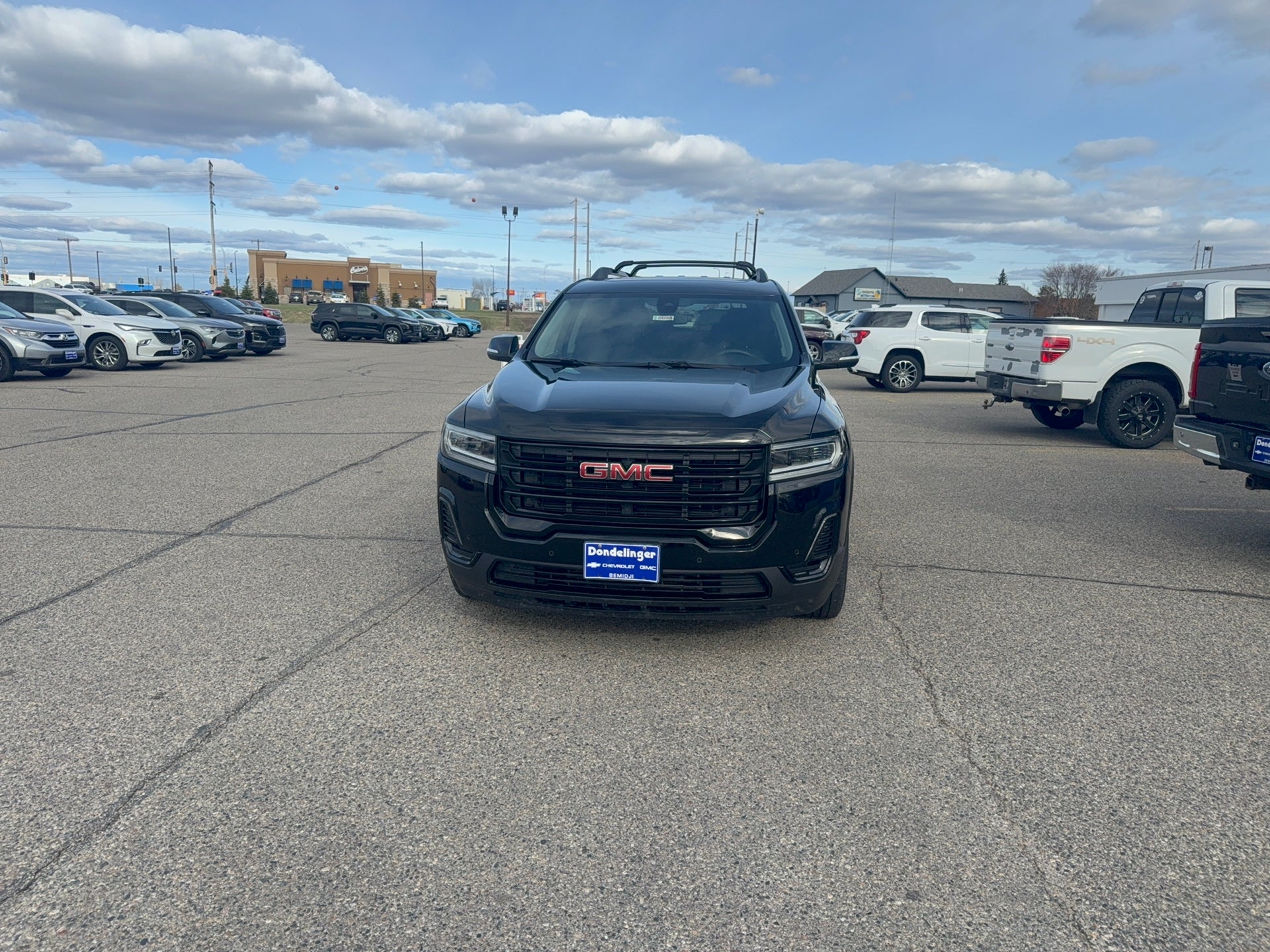 2023 GMC Acadia SLE