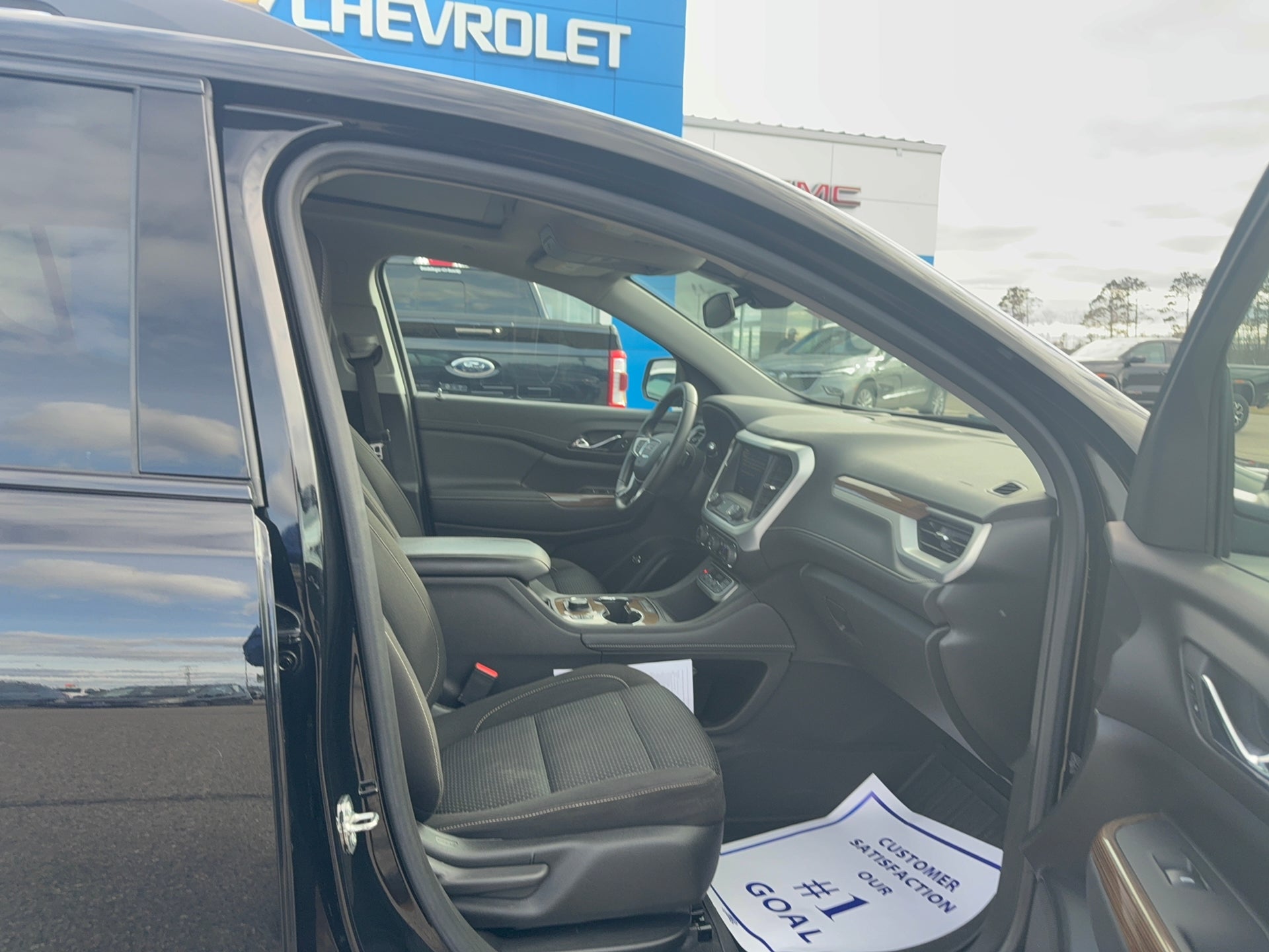 2023 GMC Acadia SLE