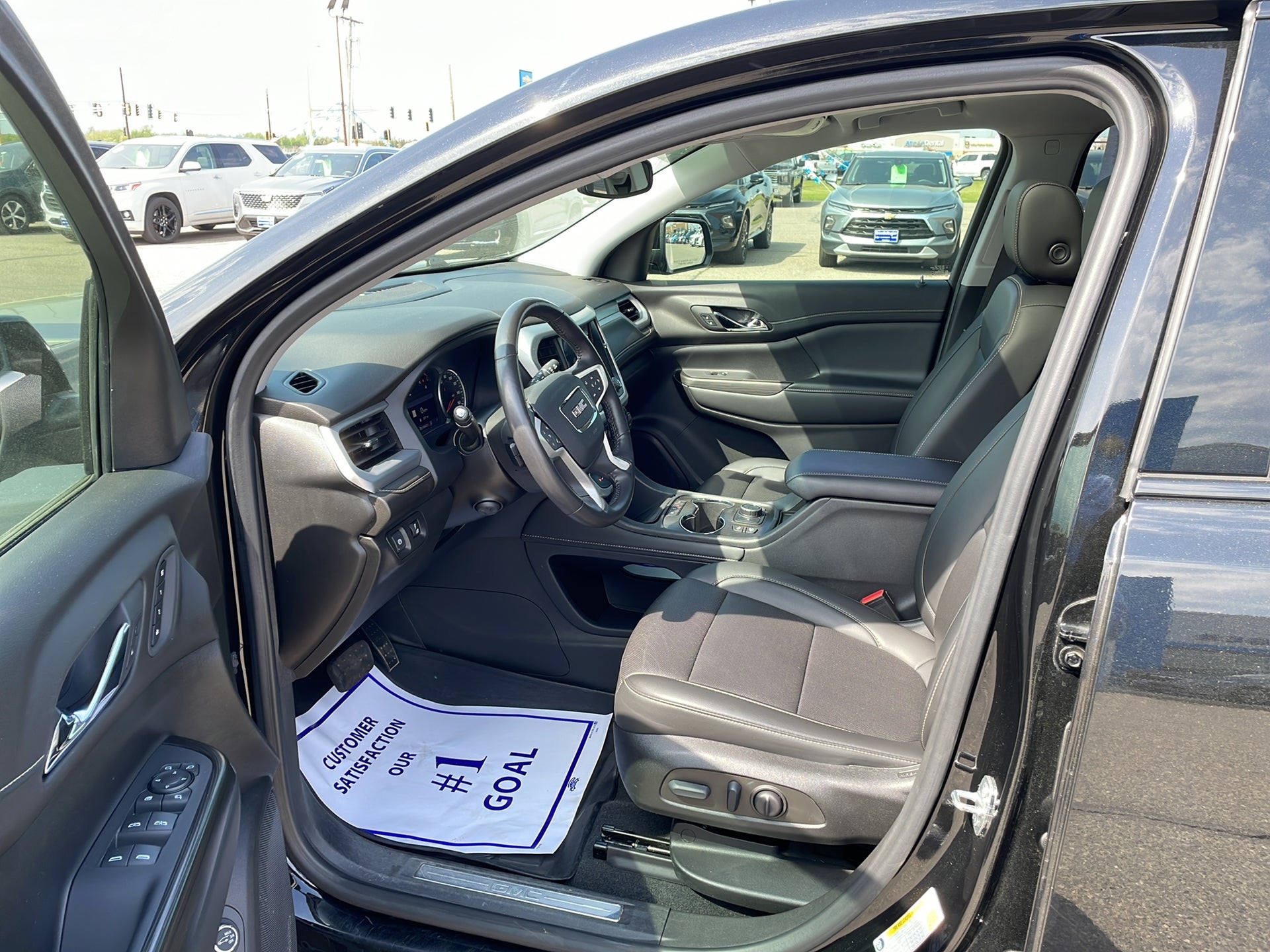 2022 GMC Acadia SLT