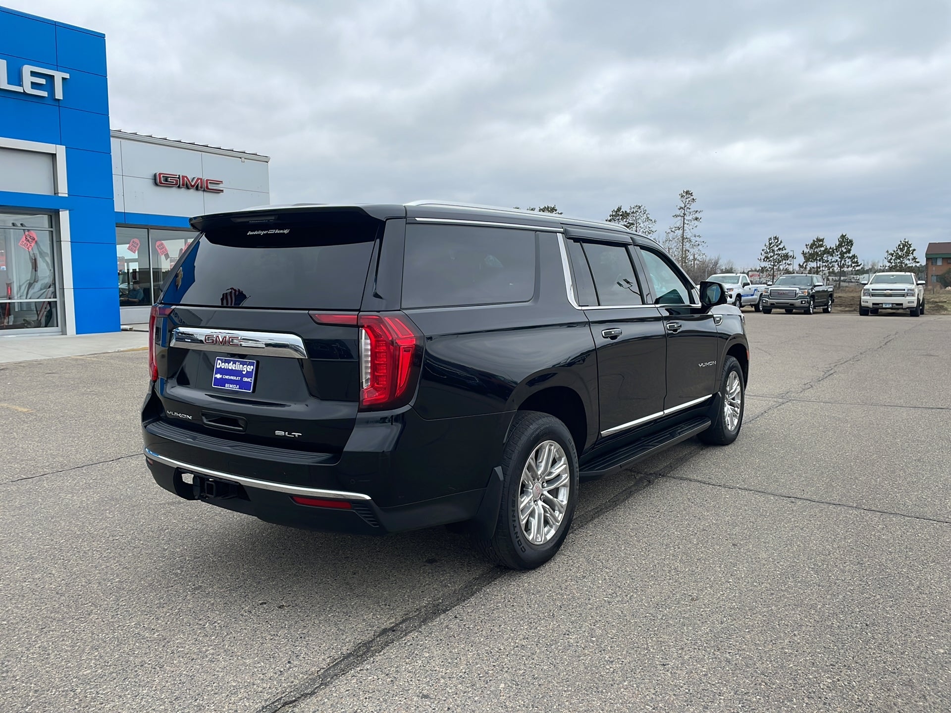 Used 2022 GMC Yukon XL SLT with VIN 1GKS2GKD1NR261995 for sale in Bemidji, Minnesota