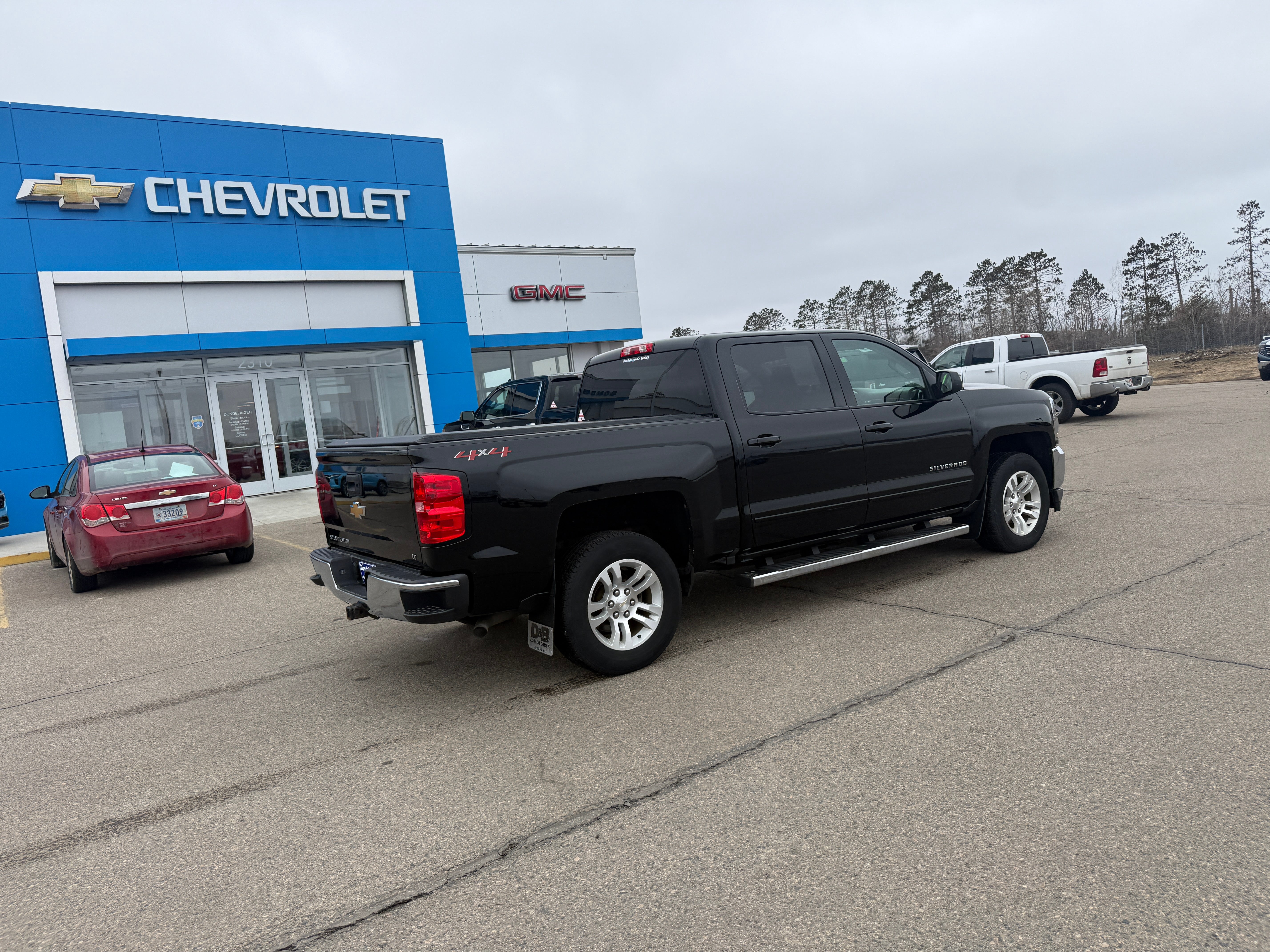 Used 2018 Chevrolet Silverado 1500 LT with VIN 3GCUKREC5JG310953 for sale in Bemidji, Minnesota