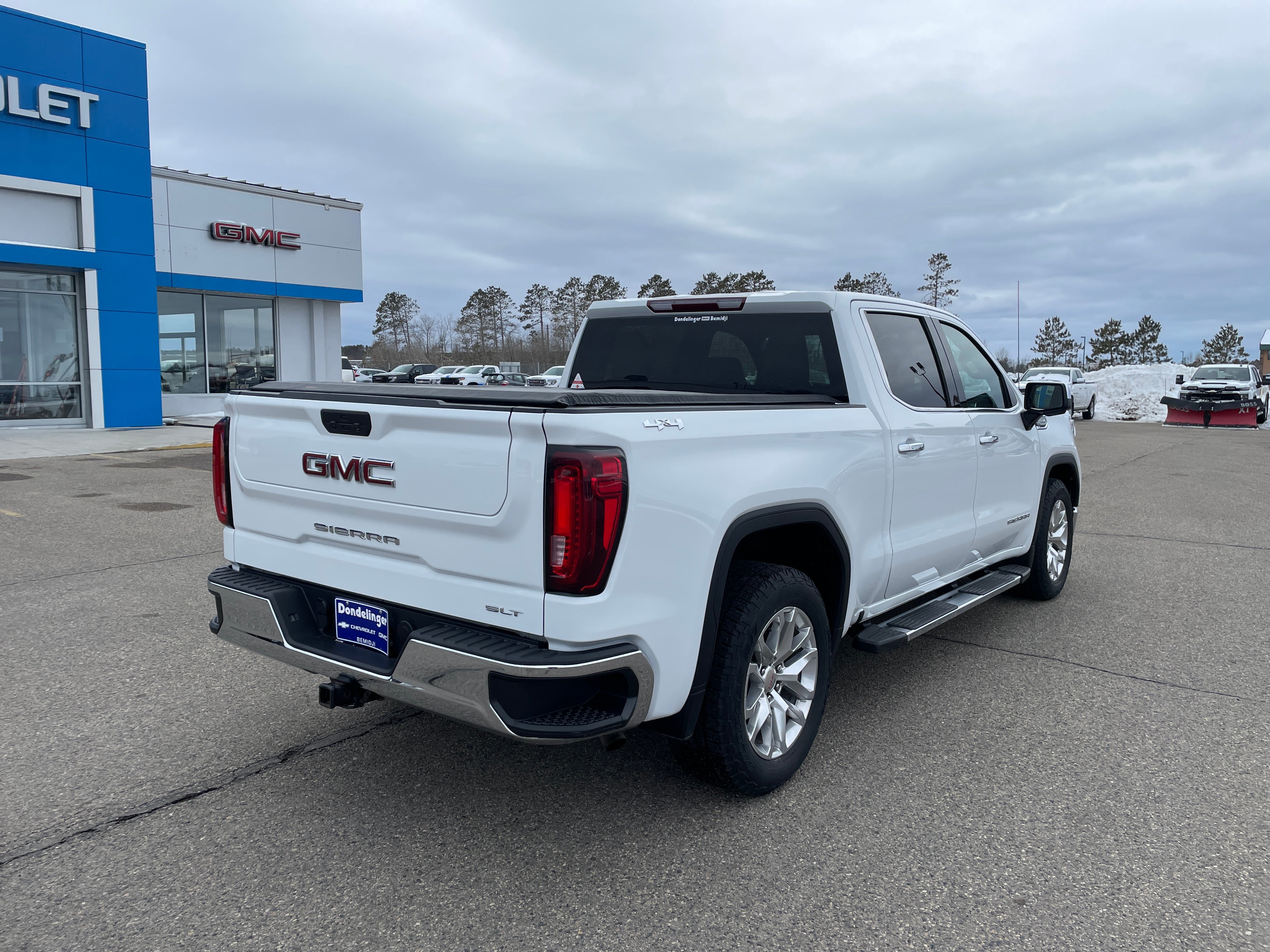 Used 2021 GMC Sierra 1500 SLT with VIN 3GTU9DED8MG435182 for sale in Bemidji, Minnesota