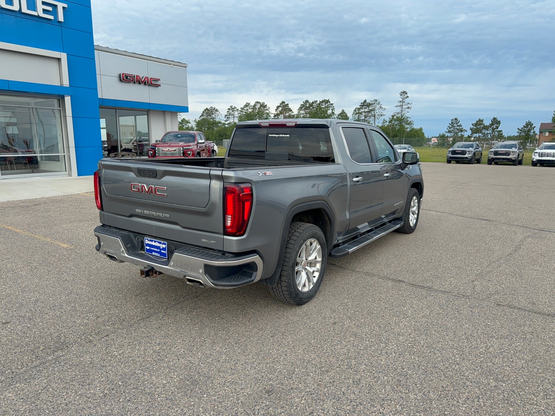 Used 2020 GMC Sierra 1500 SLT with VIN 3GTU9DEL9LG359509 for sale in Bemidji, Minnesota