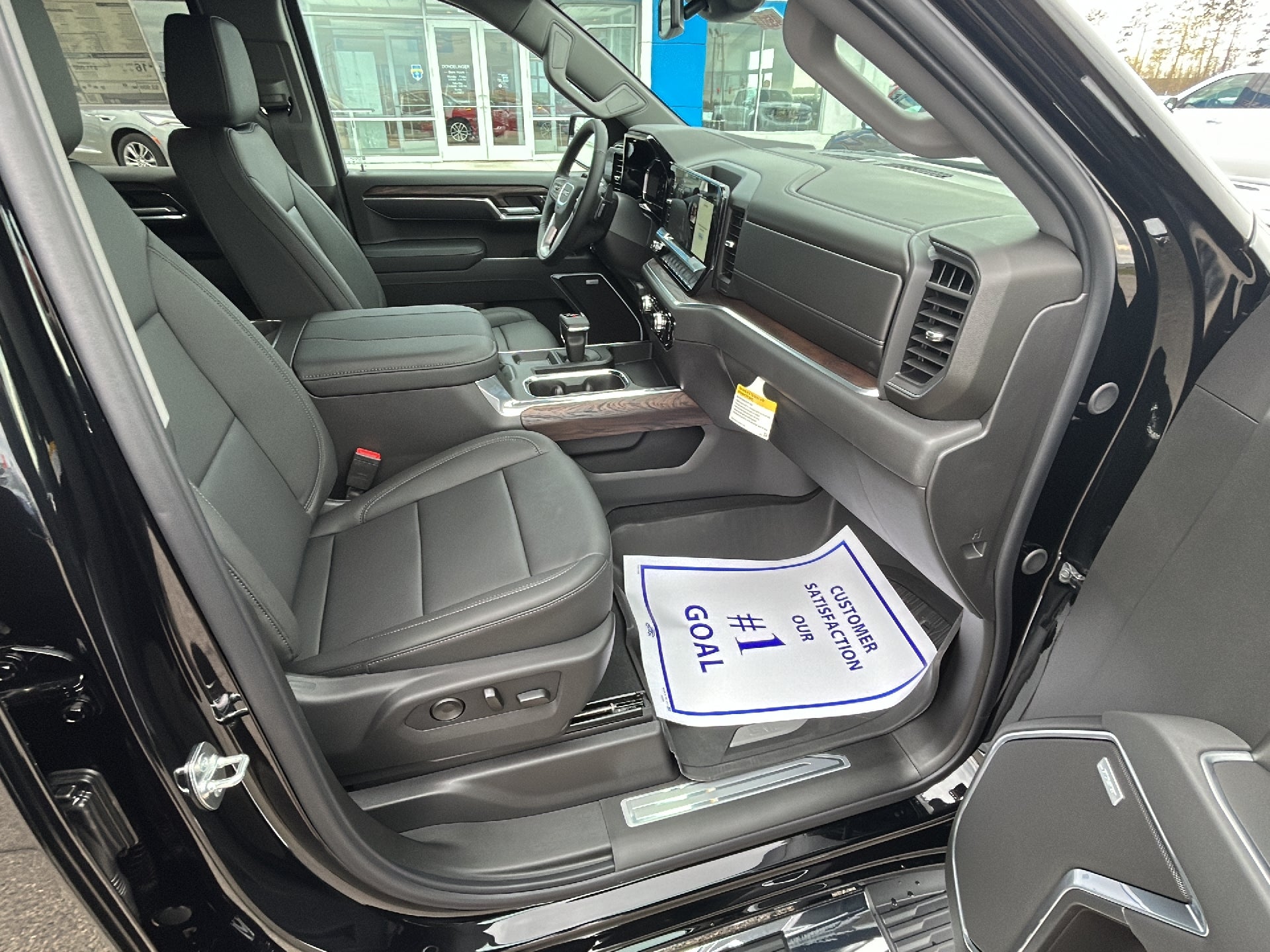 2026 GMC Sierra 1500 SLT - Photo 10