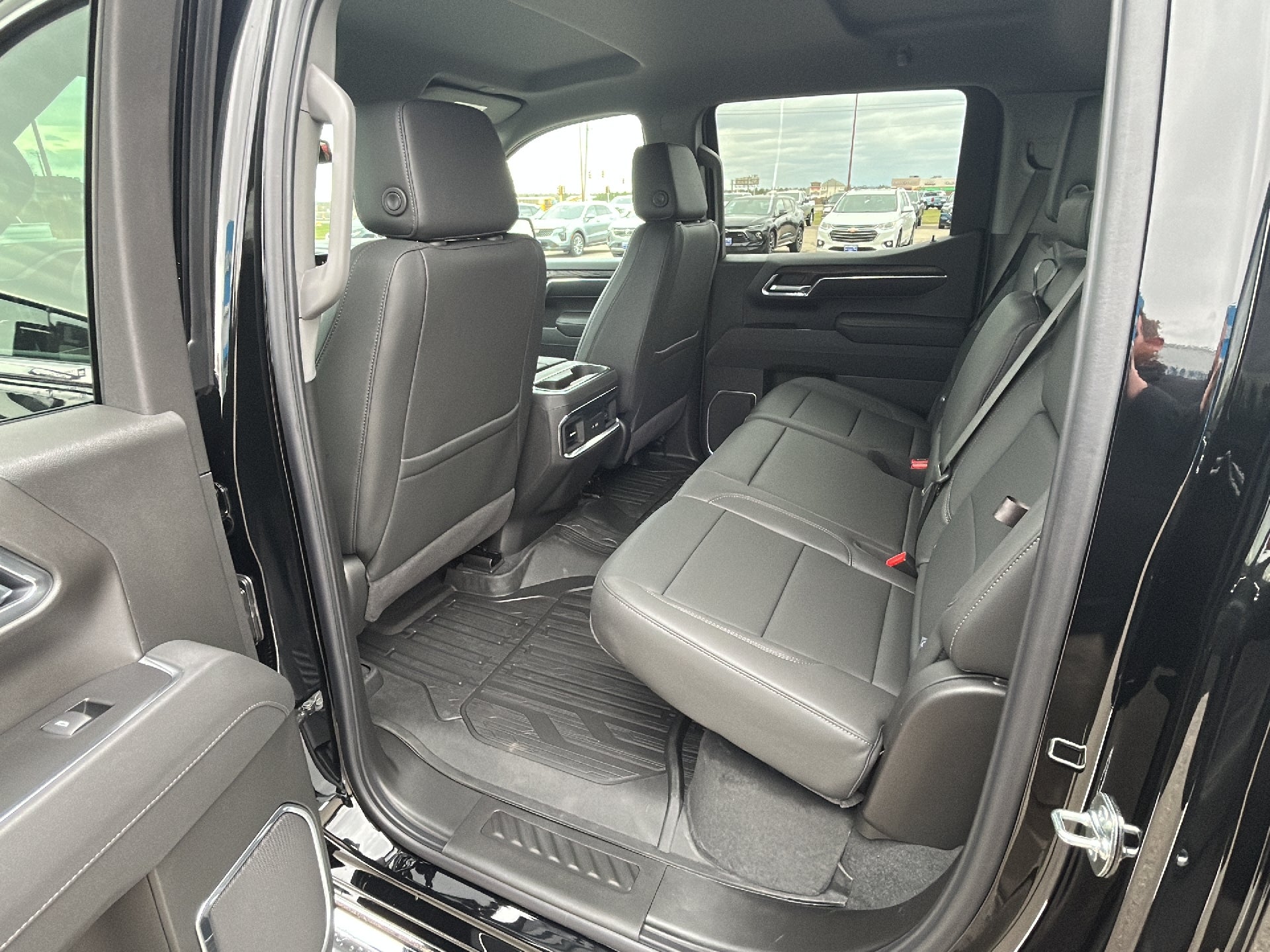 2026 GMC Sierra 1500 SLT - Photo 12