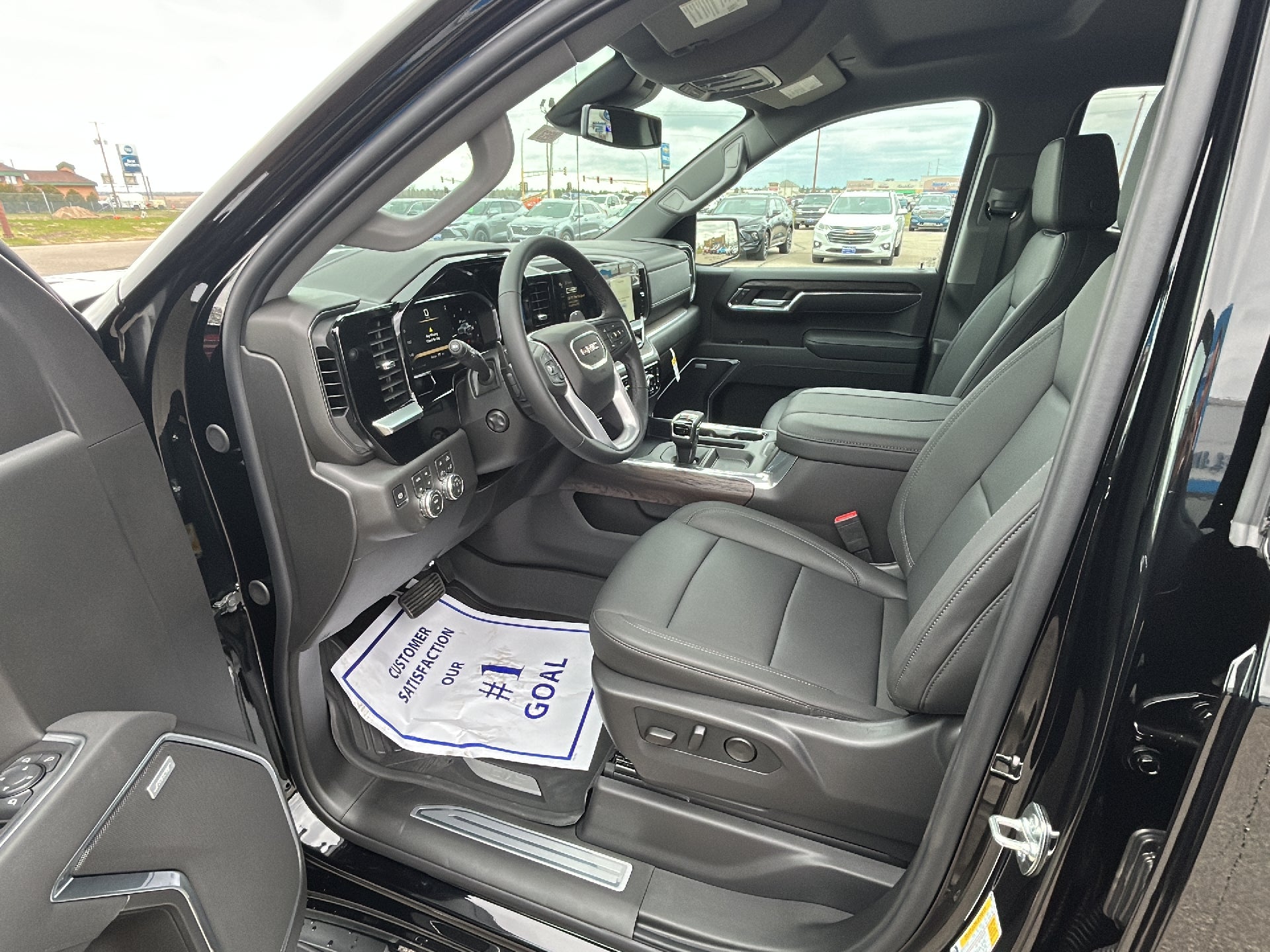 2026 GMC Sierra 1500 SLT - Photo 15
