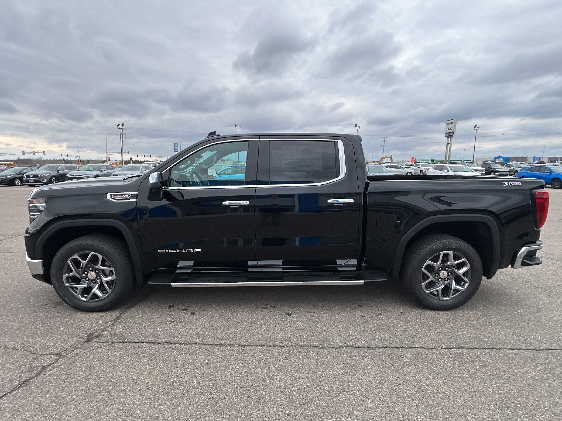 2026 GMC Sierra 1500 SLT - Photo 6
