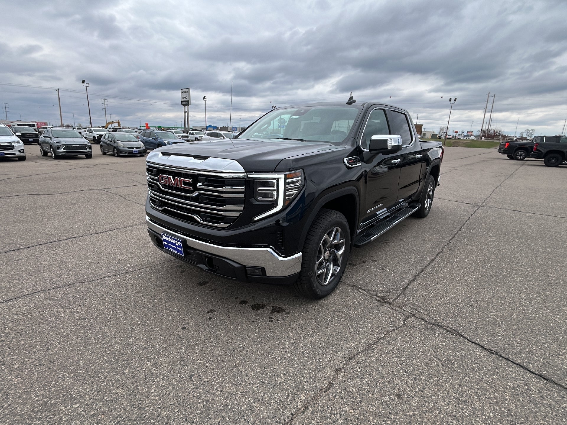 2026 GMC Sierra 1500 SLT - Photo 7