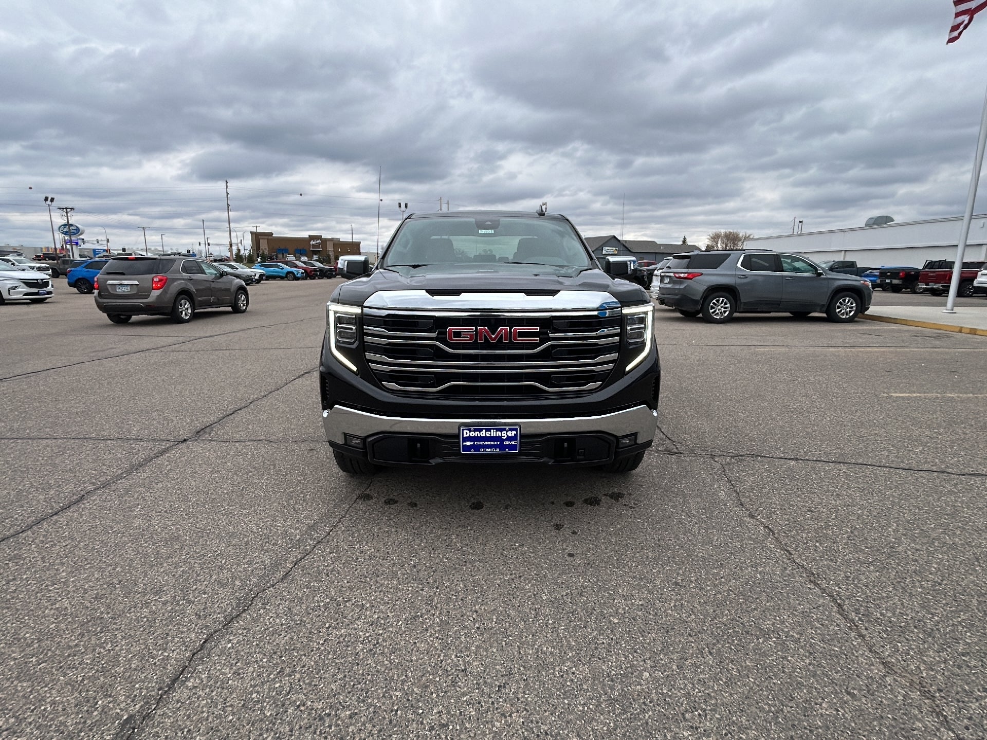 2026 GMC Sierra 1500 SLT - Photo 8