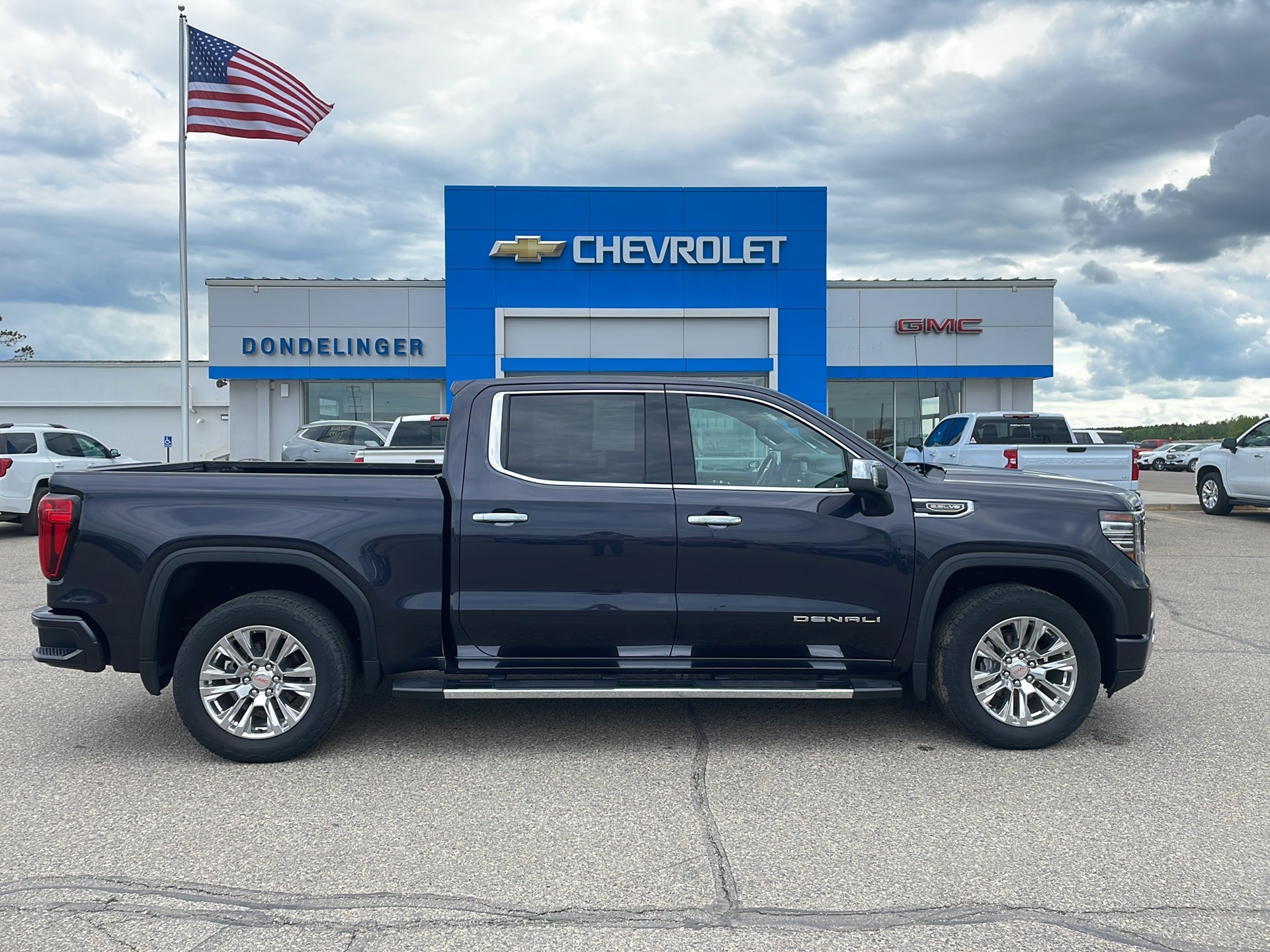 2022 GMC Sierra 4WD Crew Cab Short Box Denali's photo